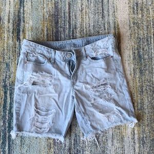 Distressed Bermuda shorts